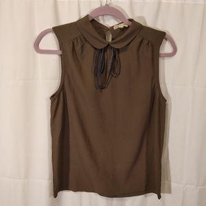 Peter Pan Collar Sleeveless Blouse in Olive